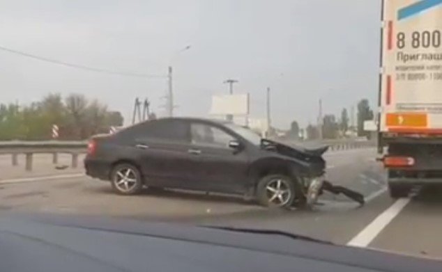 На Восточном шоссе в Ростове после столкновения с иномаркой перевернулся «Хендай»