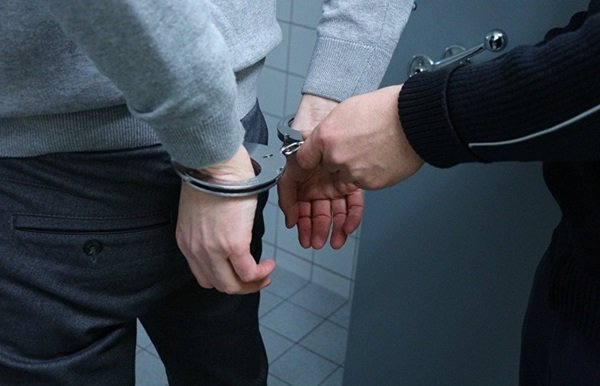 В Ростовской области задержали 20-летнего парня, подозреваемого в грабеже прохожих