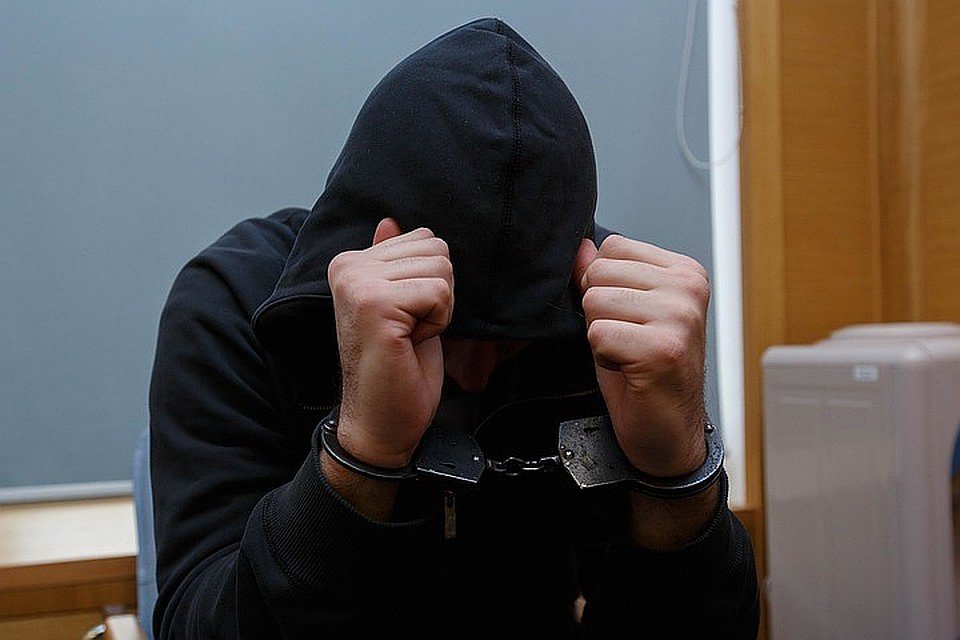 В Ростове осудили мужчину, который задушил знакомую ради телефона и драгоценностей