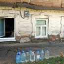 В Новочеркасске из захламленного дома спасатели вытащили отощавших от голода животных